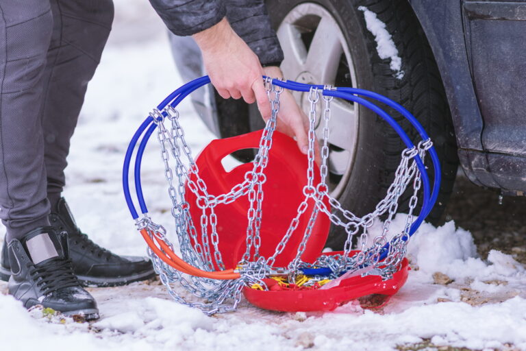 9-Important-Items-You-Need-In-Your-Winter-Car-Survival-Kit