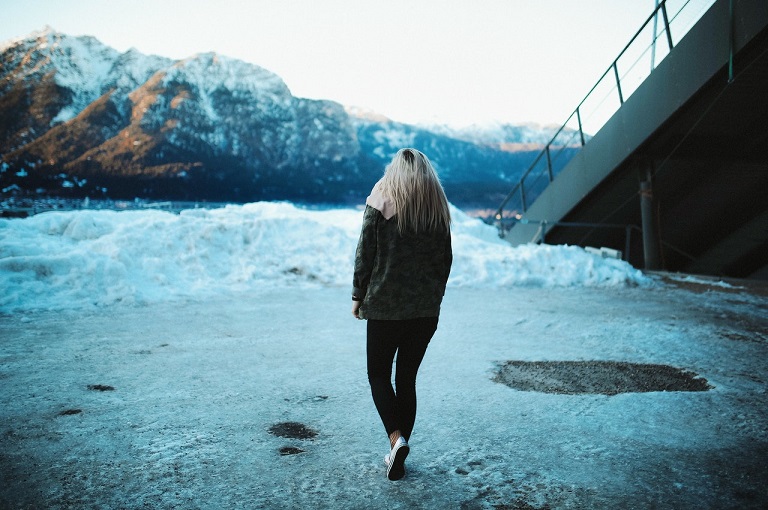 how to walk on ice without falling?