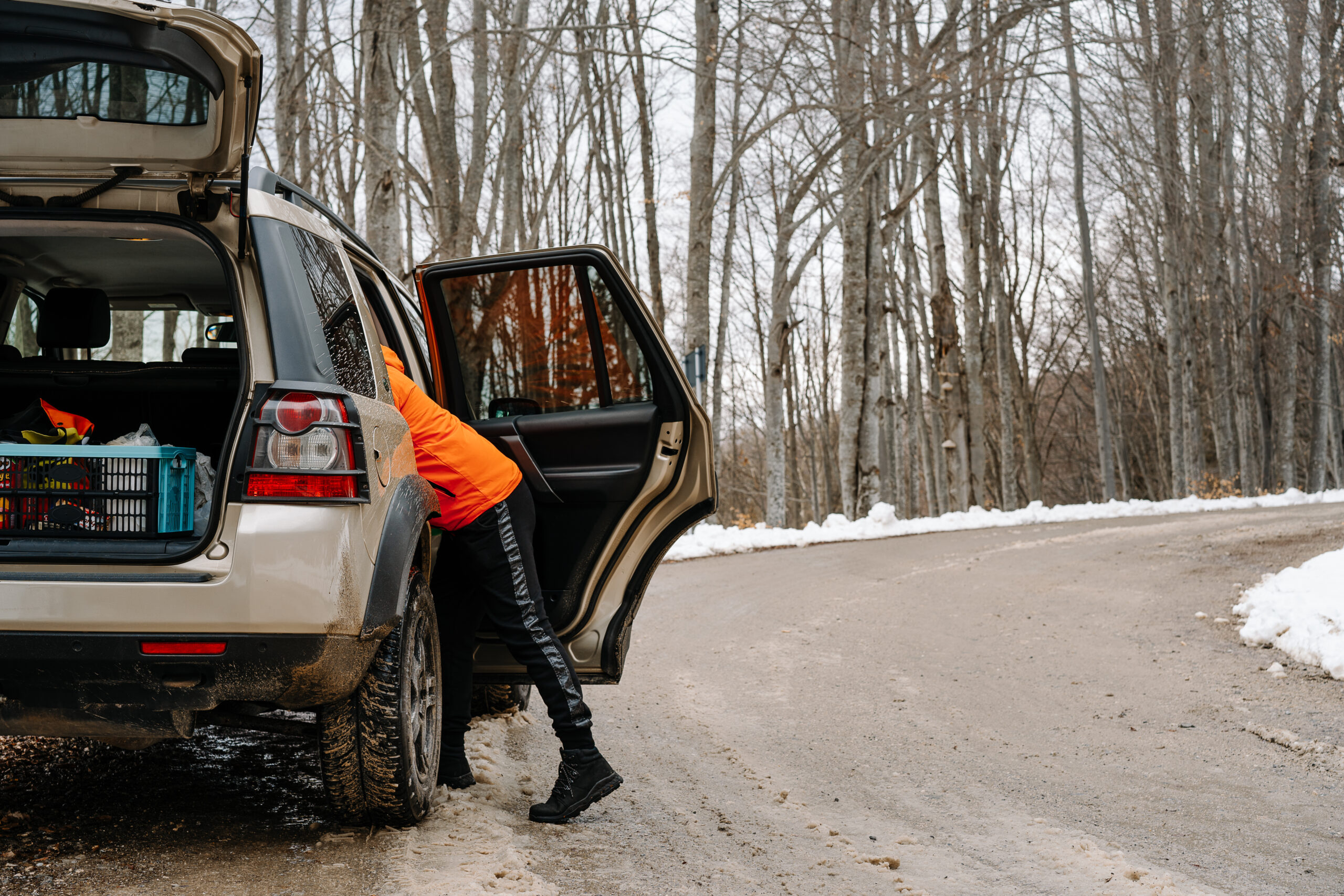 Ten Essential Items To Carry In Your Car During Winter