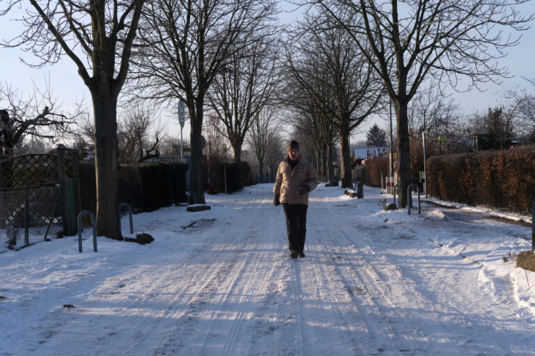 A 5-Step Guide To Walking On Snow, Ice, And Slush