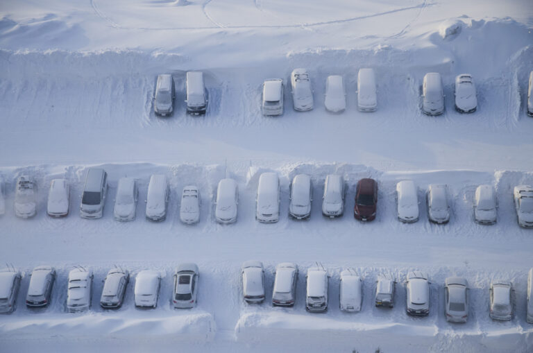 5 Must-knows When You Stuck in Snow