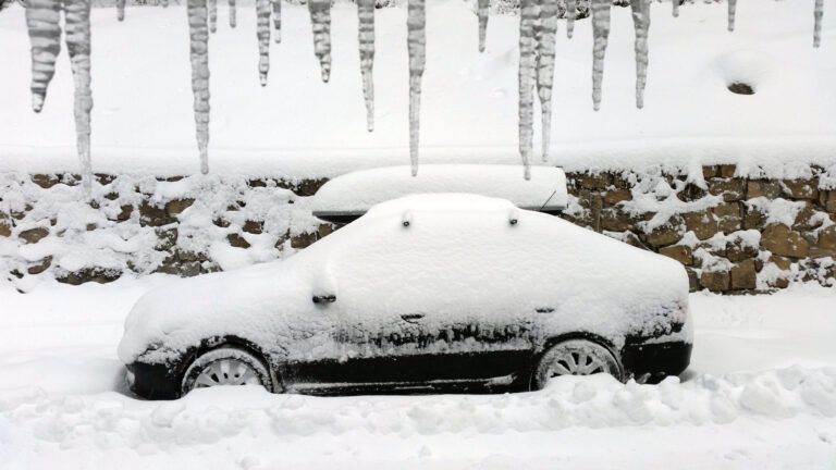 5 Quick Fixes To Get Your Car Out Of Snow