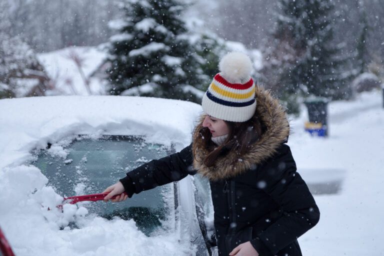 A-Step-By-Step-Guide-To-Getting-Your-Car-Out-Of-Snow-